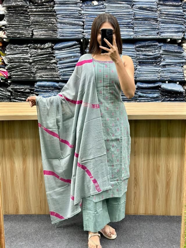मैरून अनारकली सूट