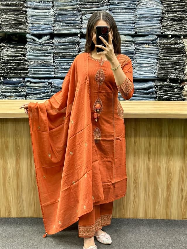 मैरून अनारकली सूट